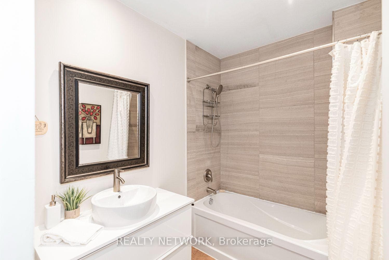 134 Erie Avenue photo 31