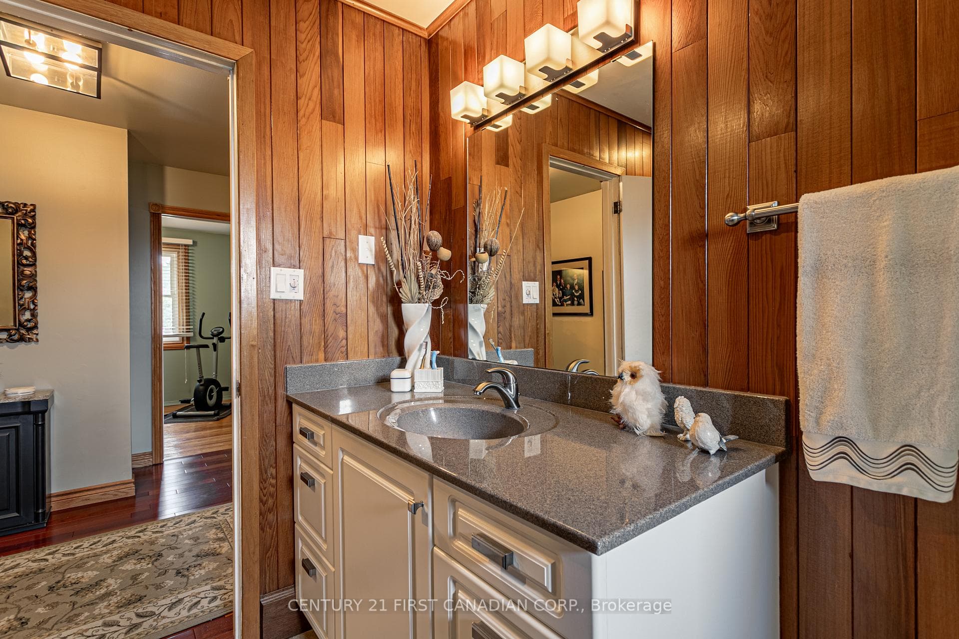 219 Stanley Street photo 26