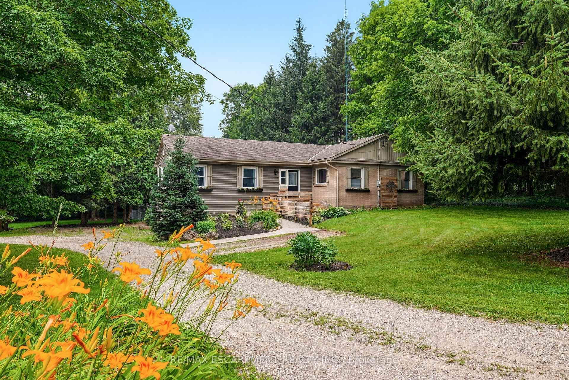 318 10th Concession Road E N/A photo 2