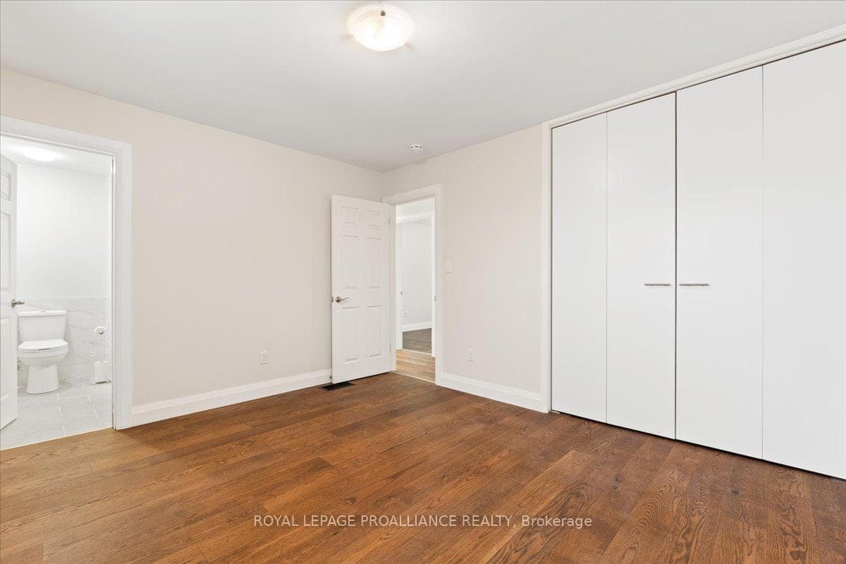 204 Elizabeth Street photo 16