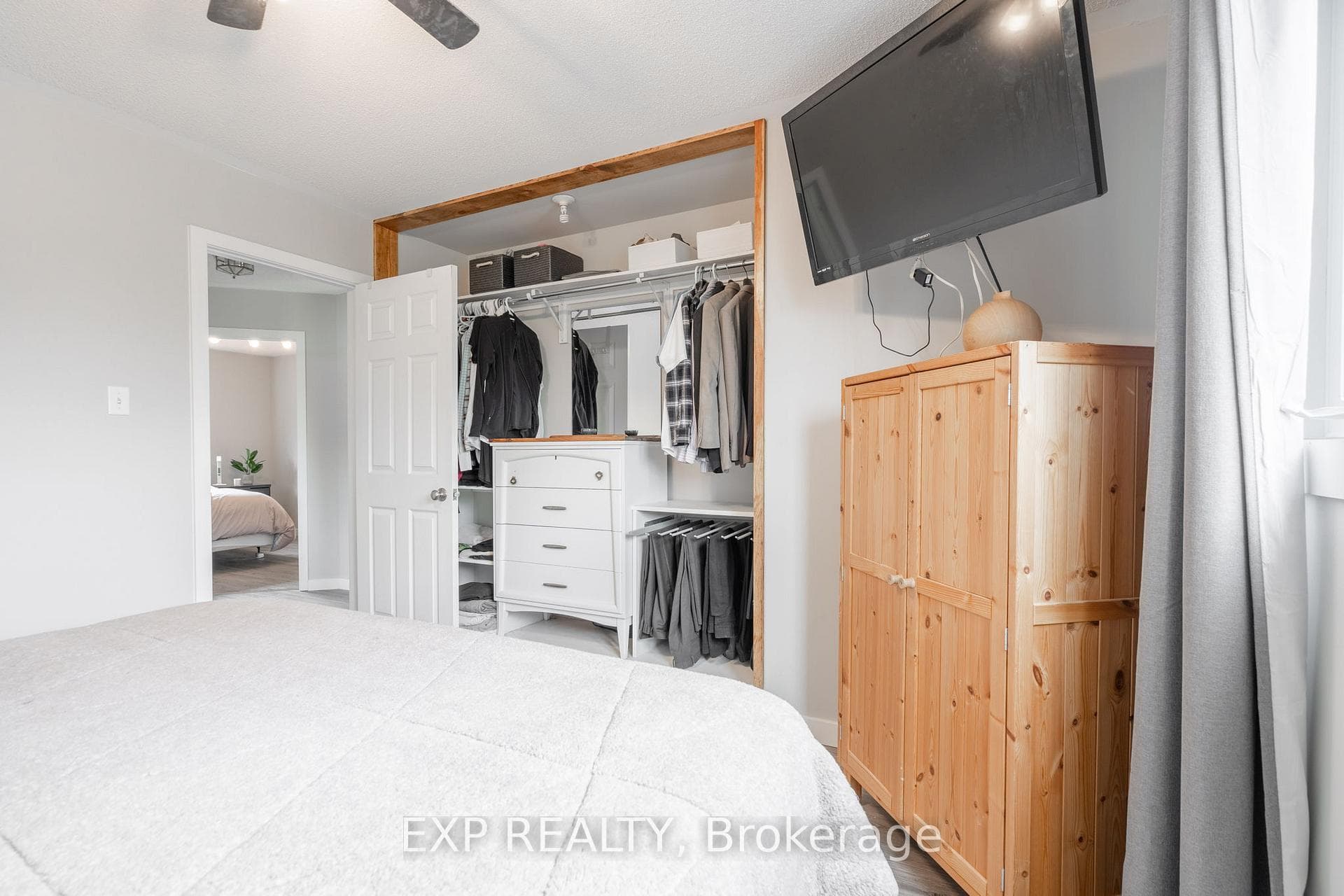 Master bedroom 2.