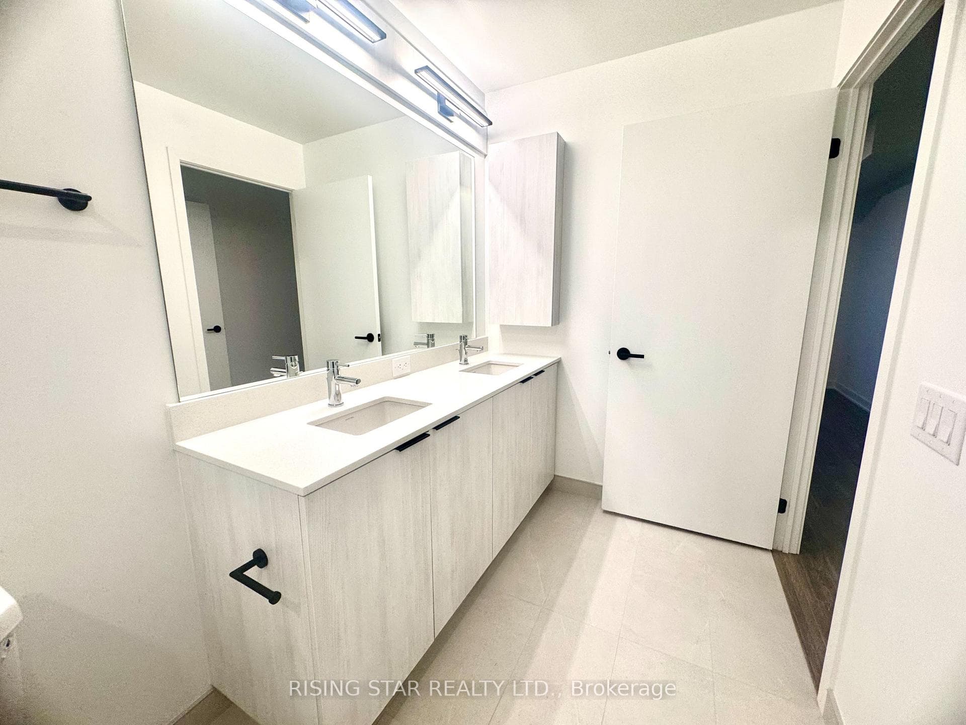 2495 Eglinton Avenue Unit 1209 photo 26
