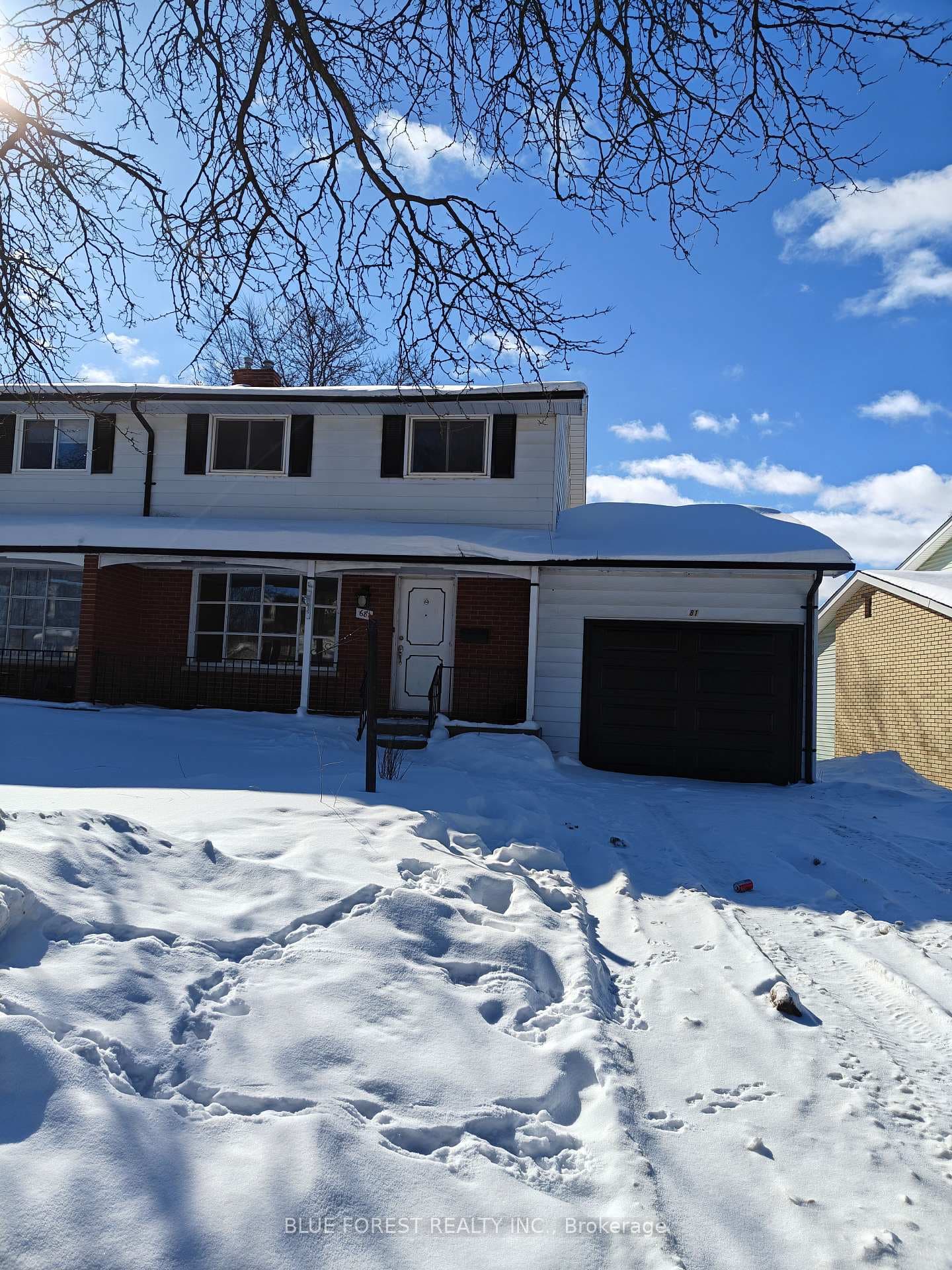 681 Galloway Crescent photo 2