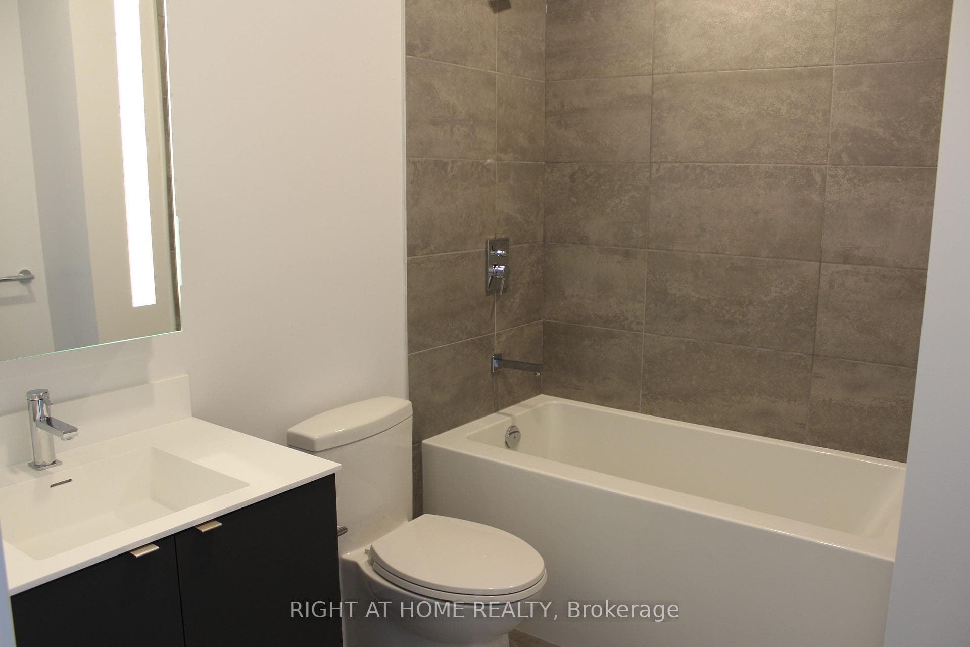500 Dupont Street Unit 506 photo 14