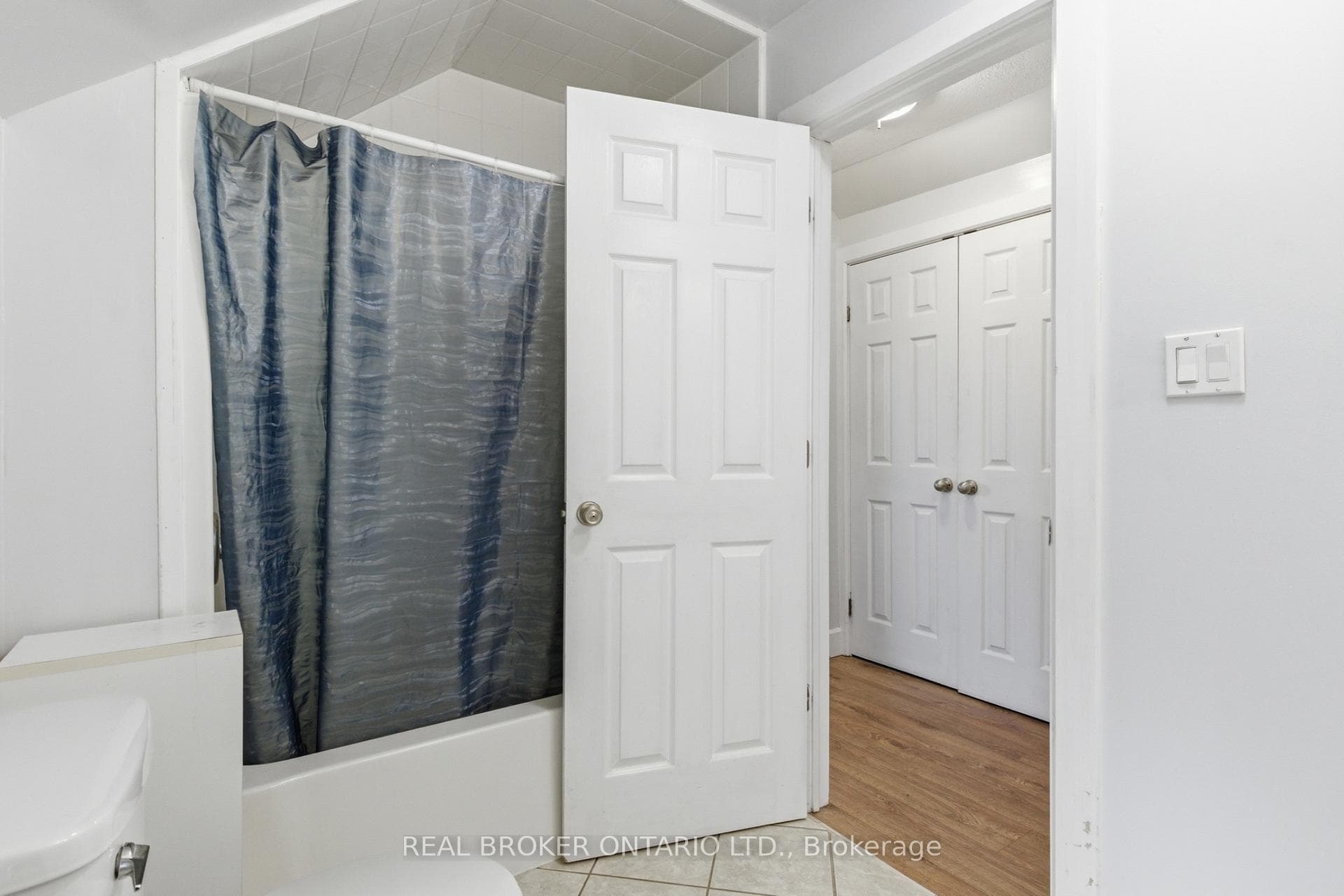 368 Wellington Avenue photo 27