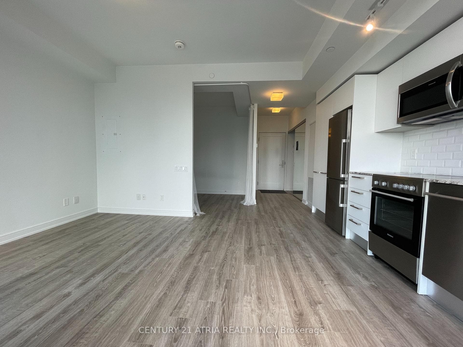 28 Wellesley Street Unit 3308 photo 4
