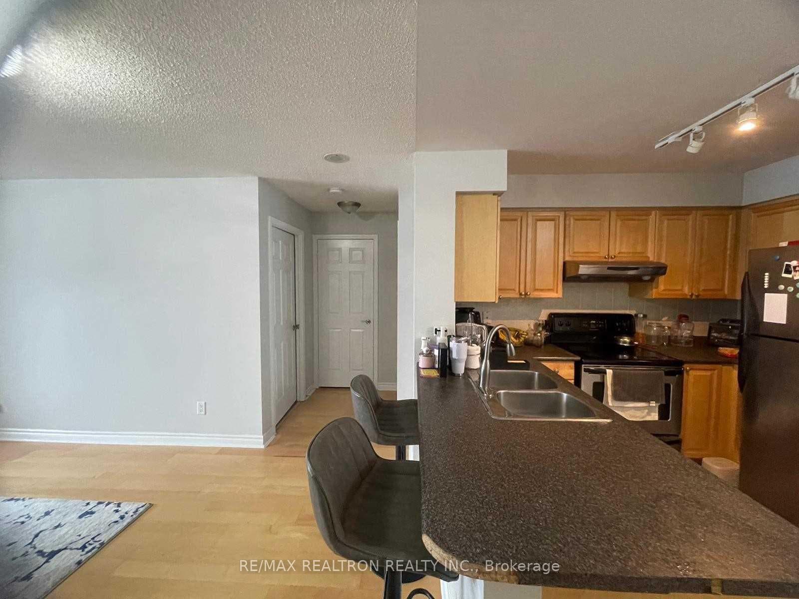 8 Mondeo Drive Unit 904 photo 10