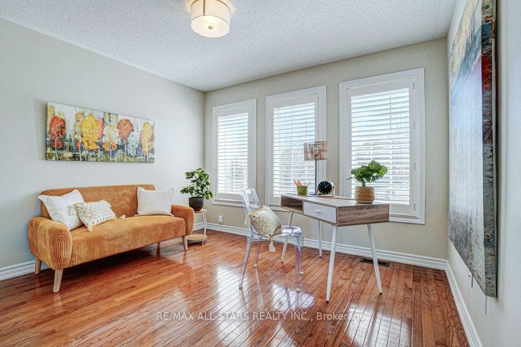23 Geo Izatt Drive photo 4