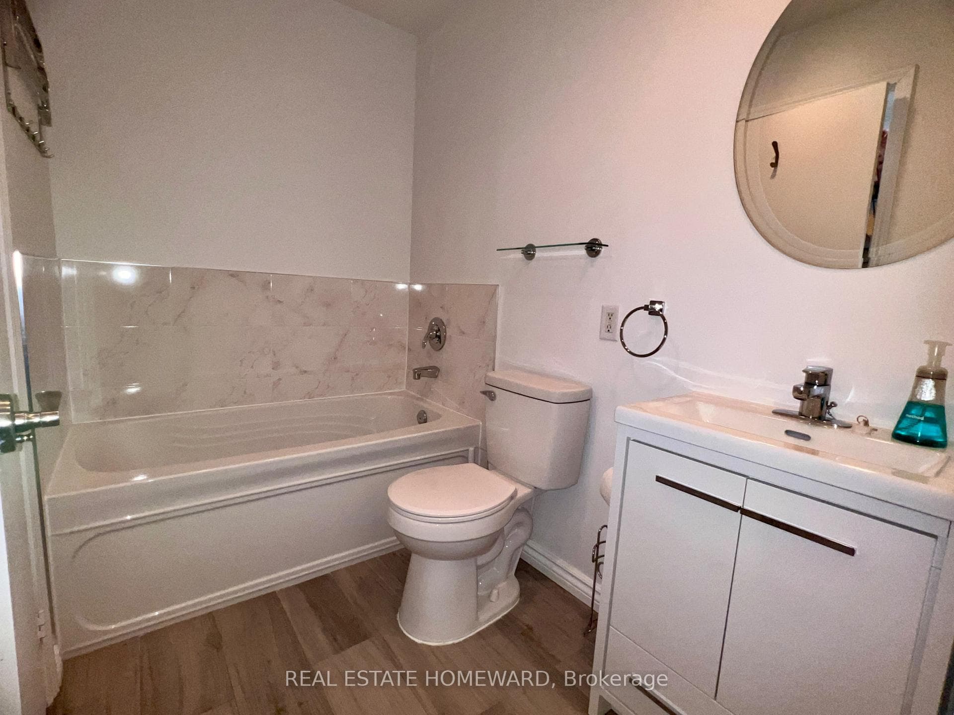 410 Queens Quay Unit 413 photo 27