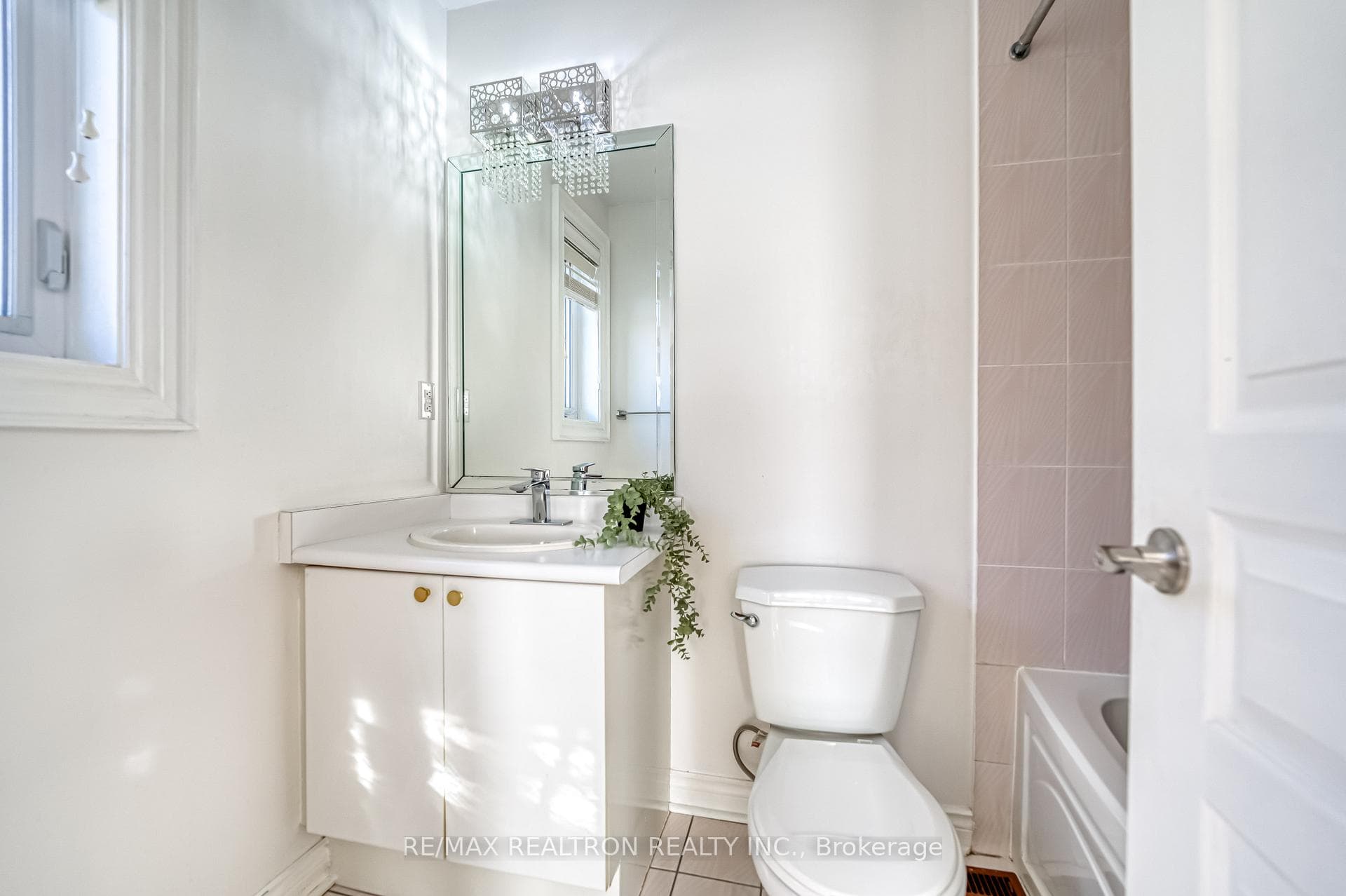 59 Henricks Crescent photo 31