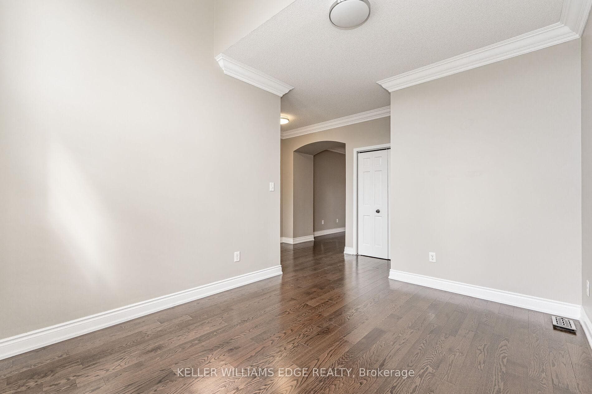 4756 Deforest Crescent photo 6
