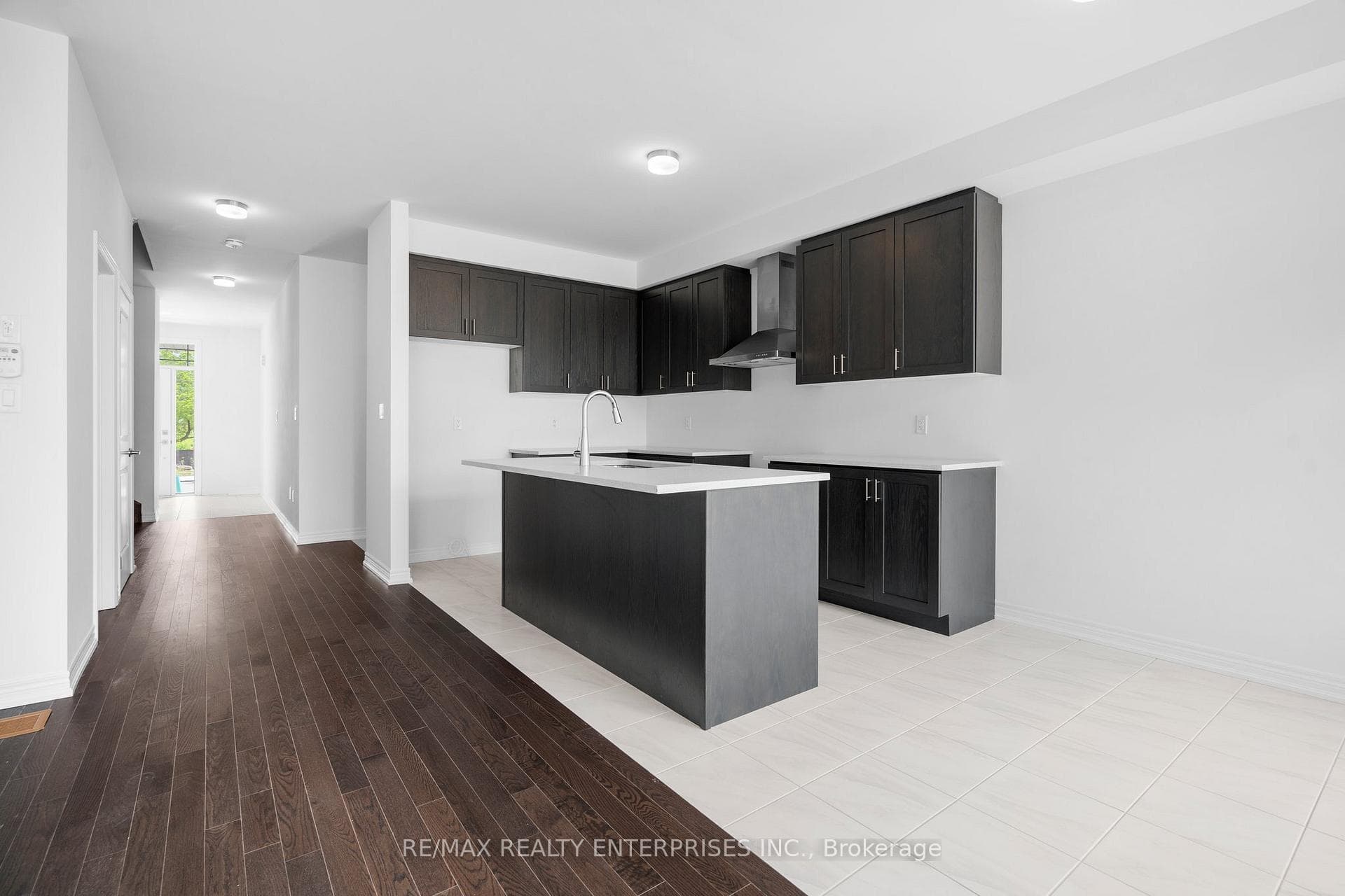 51 Milady Crescent photo 9
