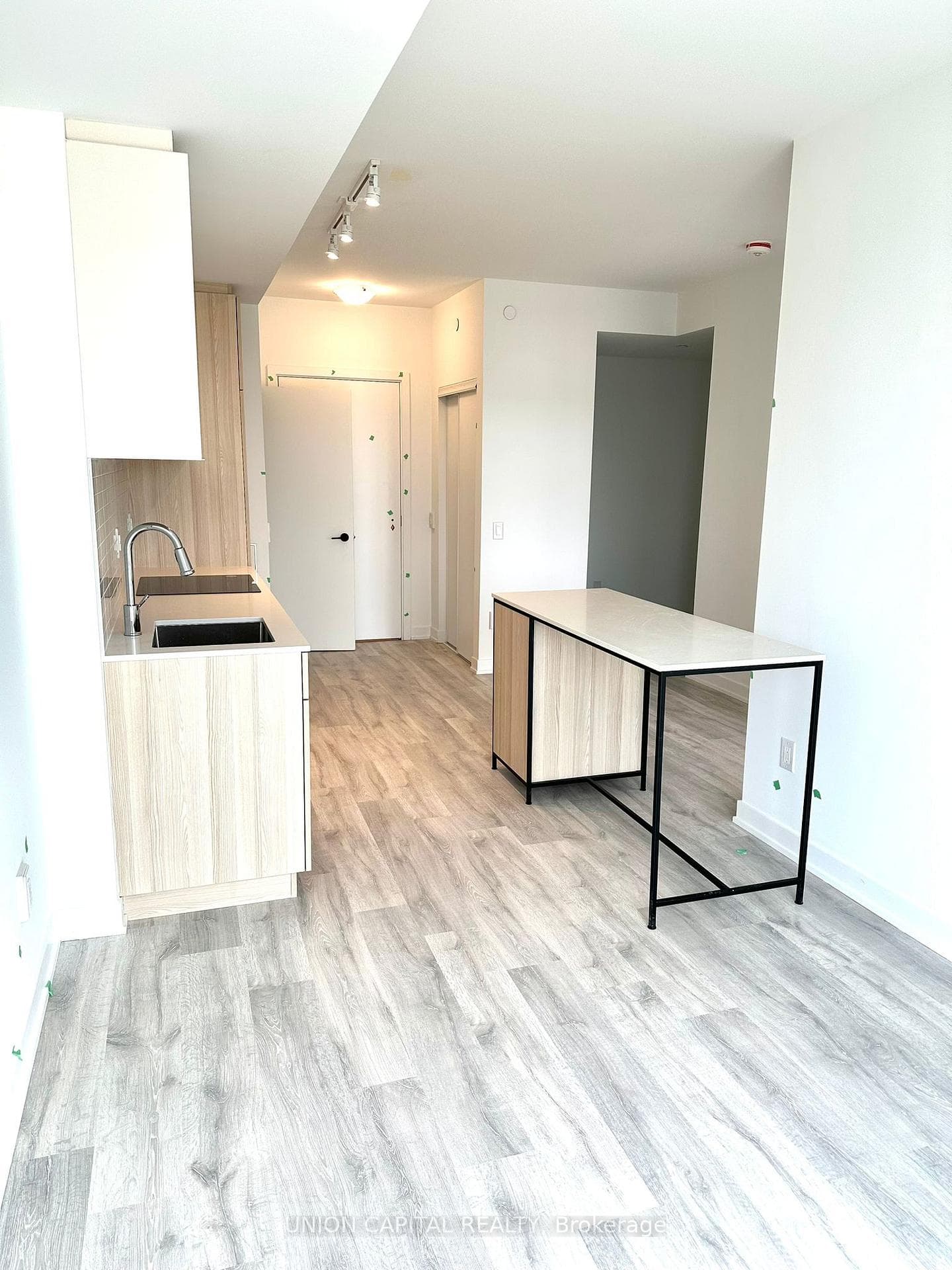 215 Lakeshore Road Unit 523 photo 18