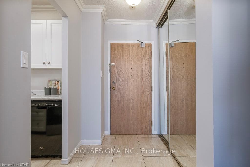 389 Dundas Street Unit 2206 photo 10