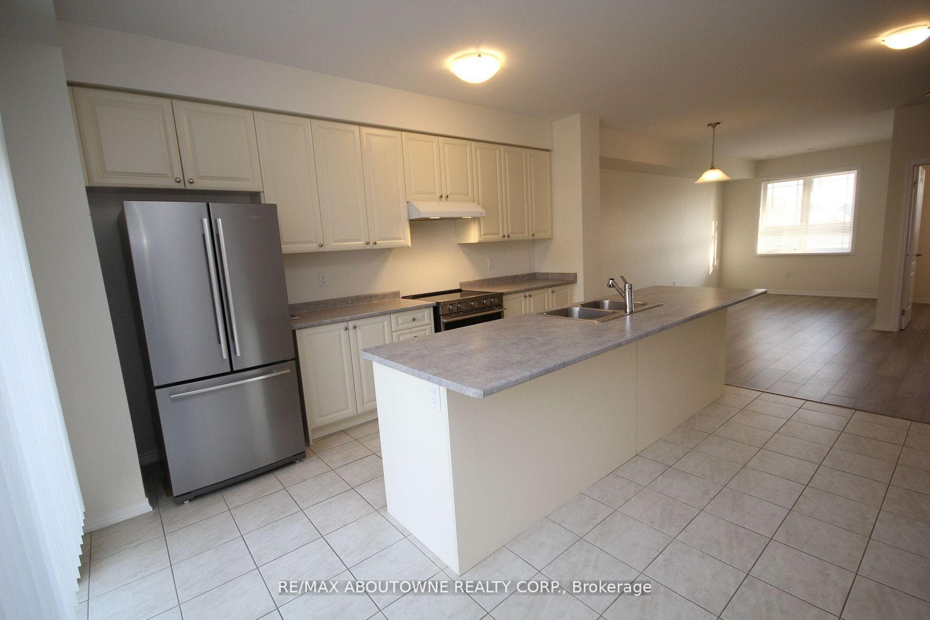 243 Gillepsie Drive photo 3