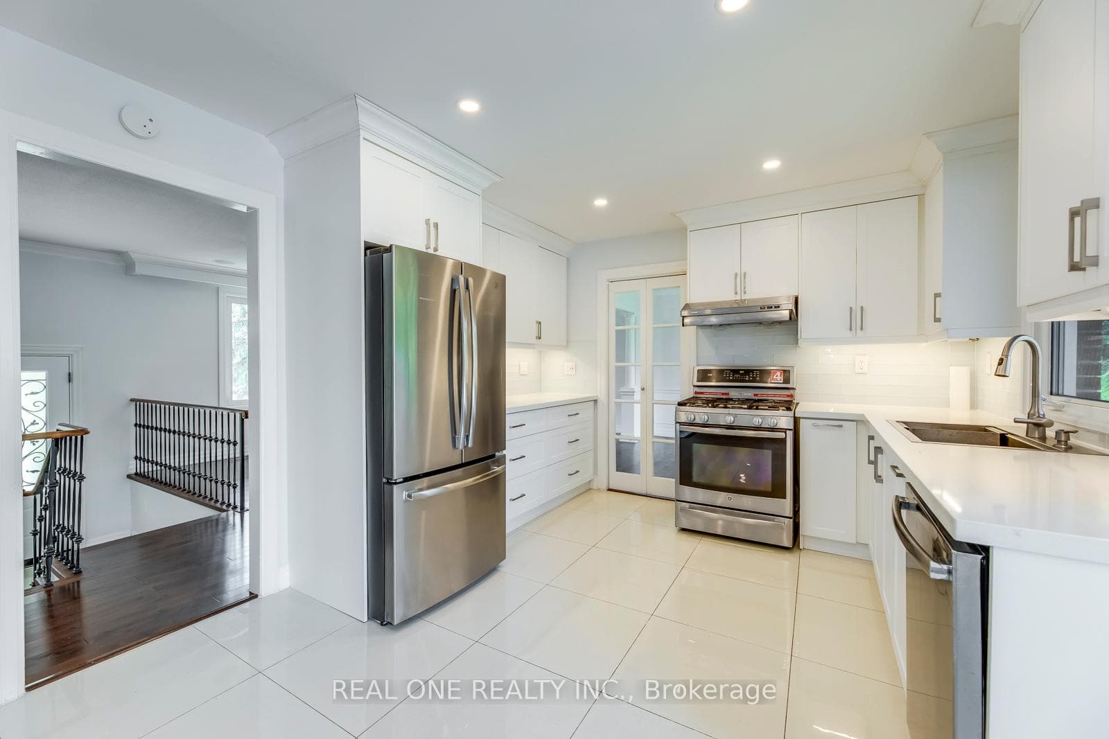 2231 All Saints Crescent photo 16