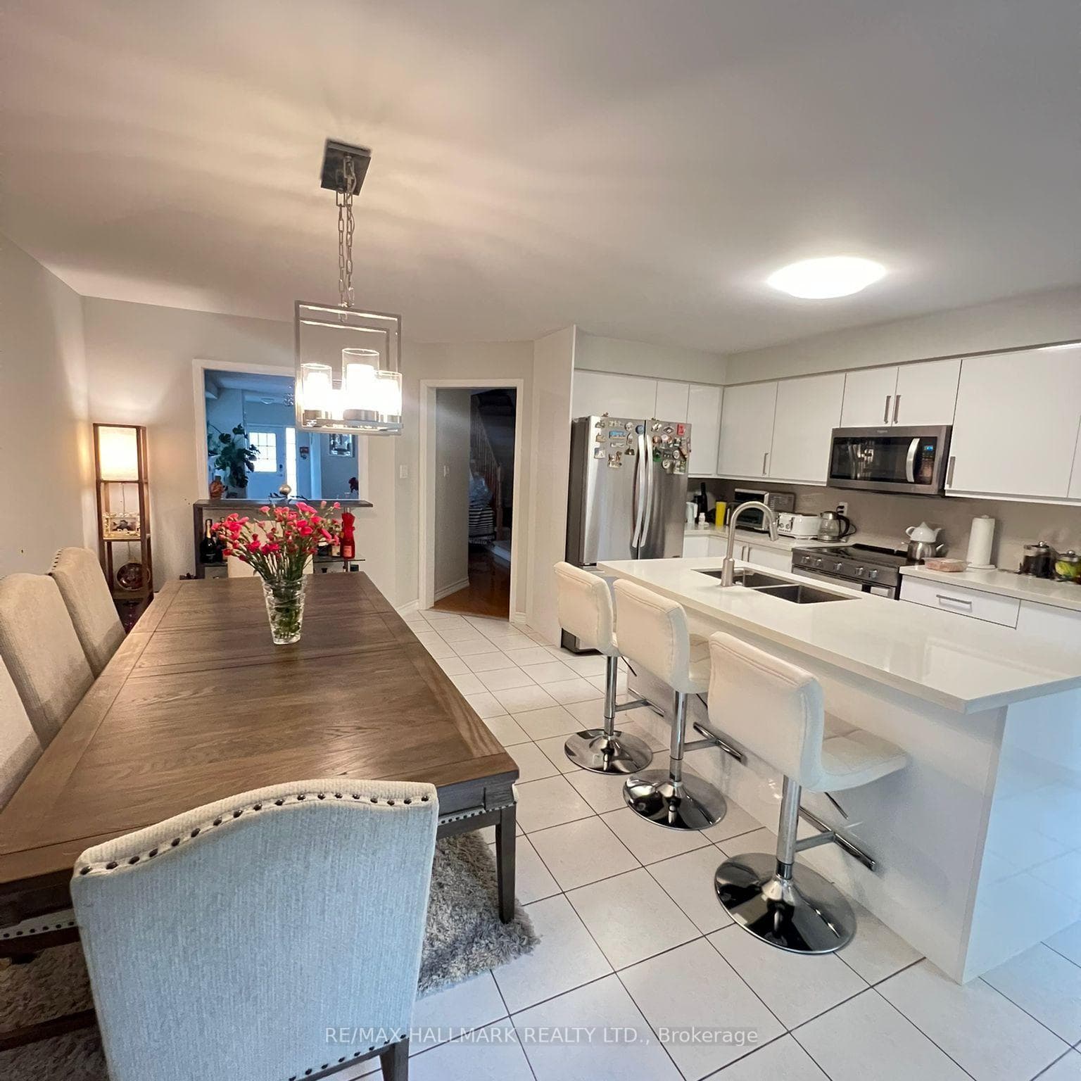 328 Silken Laumann Drive photo 4