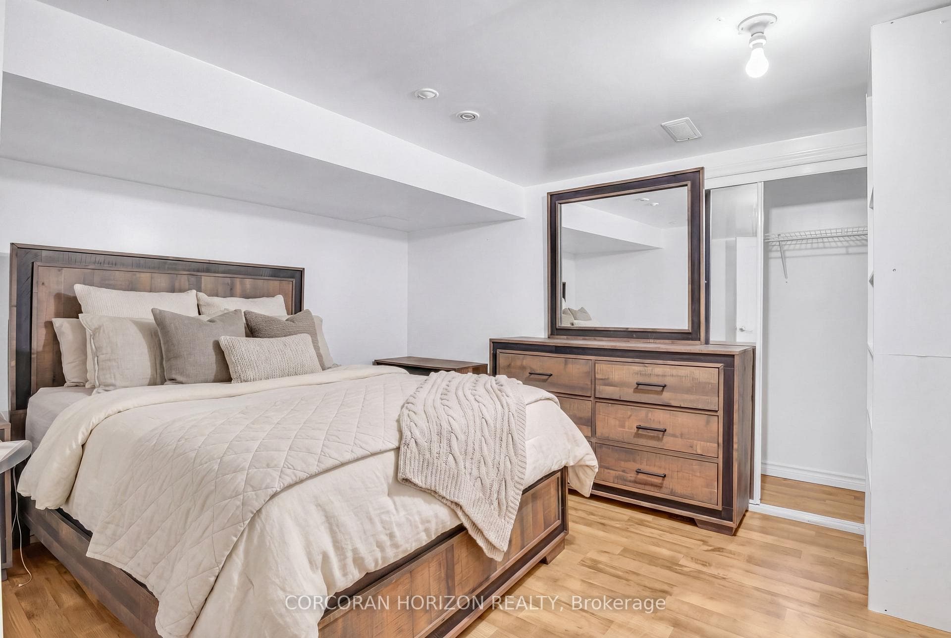 7226 Wellington Road photo 40