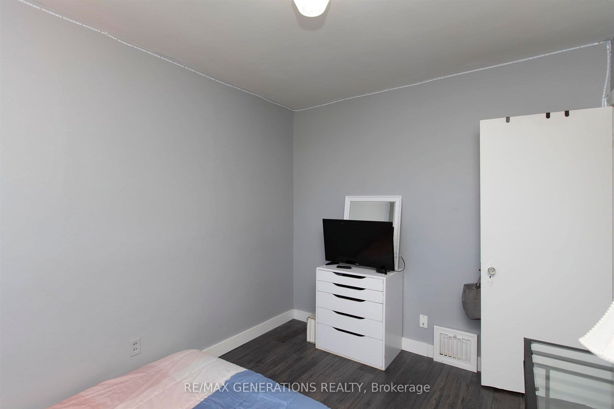 338 Mary Street photo 14