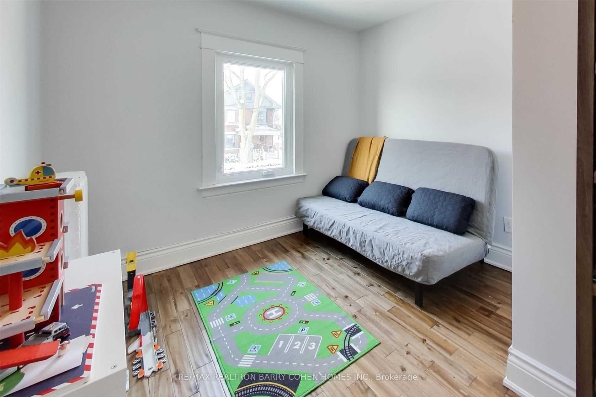 53 Highview Crescent Unit Upper photo 9