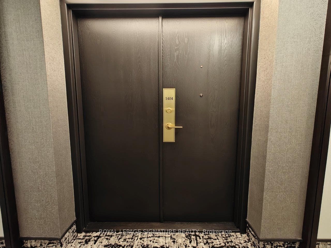 280 Simcoe Street Unit 1404 photo 3