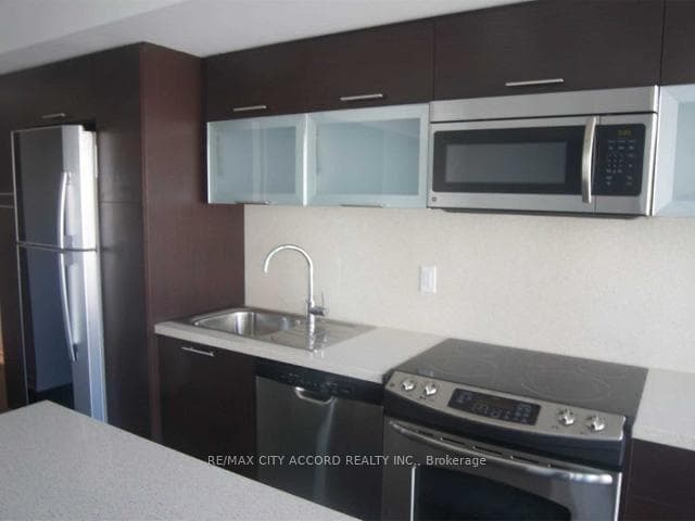 386 Yonge Street Unit 1614 photo 10