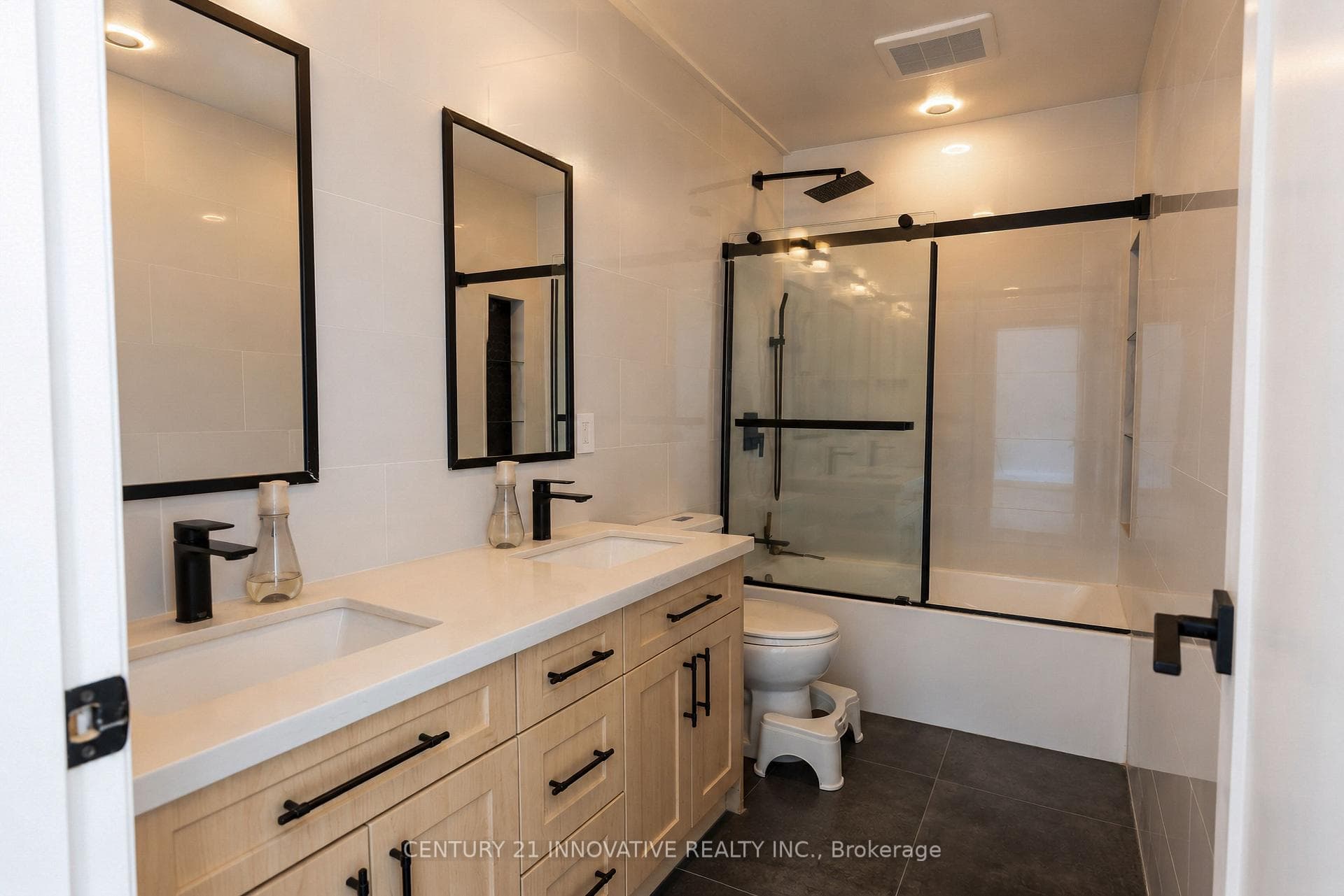 2451 Bridletowne Circle Unit 19 photo 21