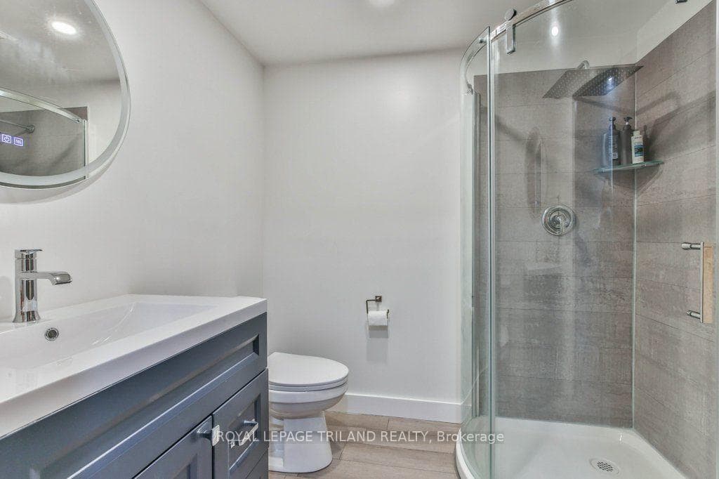 425 QUEEN Street photo 32