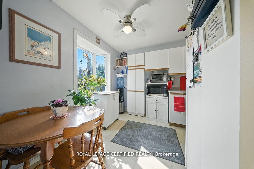 386 Handley Crescent photo 9