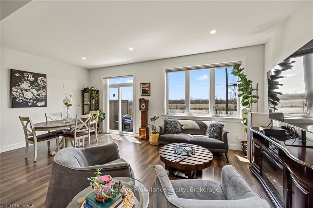 150 DR RICHARD JAMES Crescent photo 14
