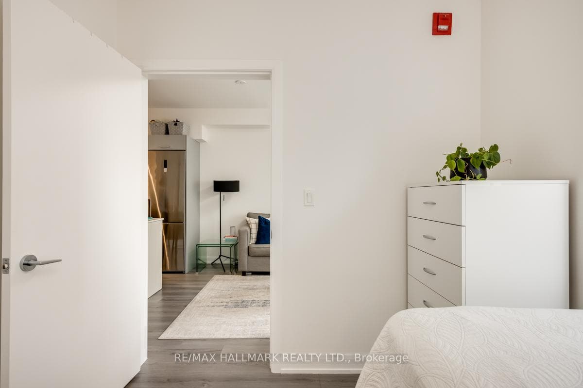 385 Osler Street Unit 306 photo 12