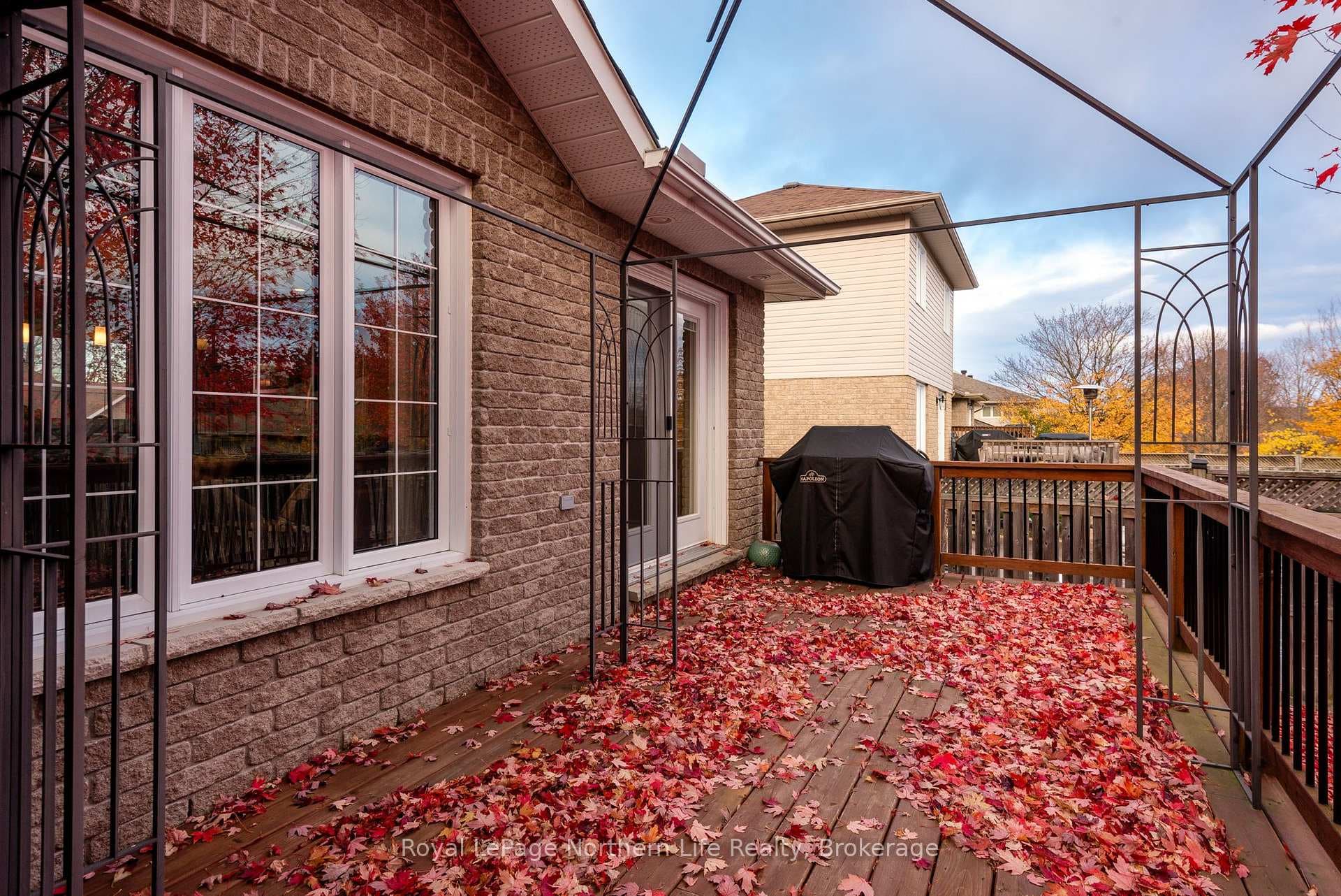 27 Vermont Crescent photo 44