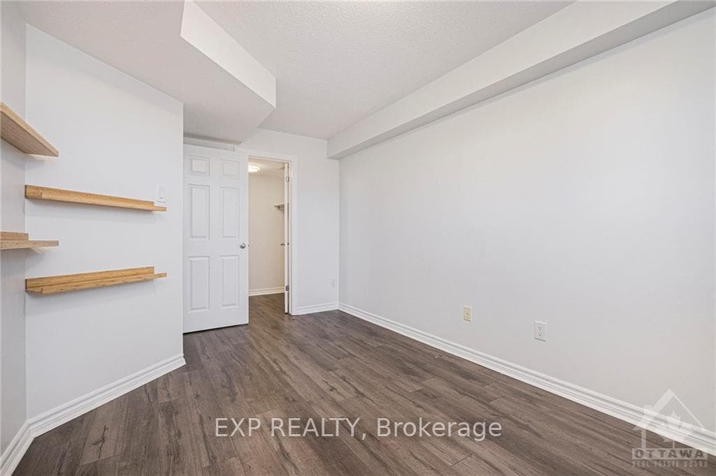 701 SUE HOLLOWAY Drive Unit C photo 17