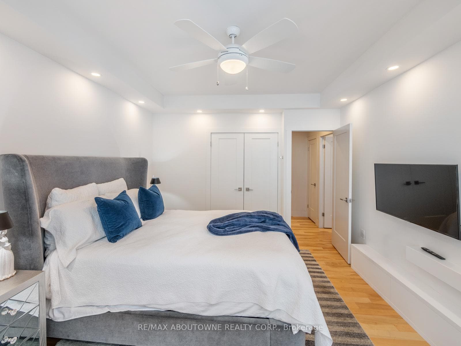 2121 Lakeshore Road Unit 204 photo 29