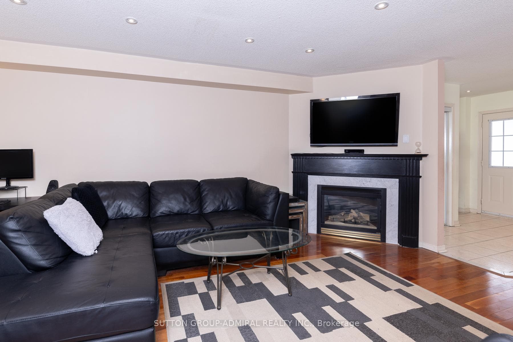 119 Foxfield Crescent photo 8