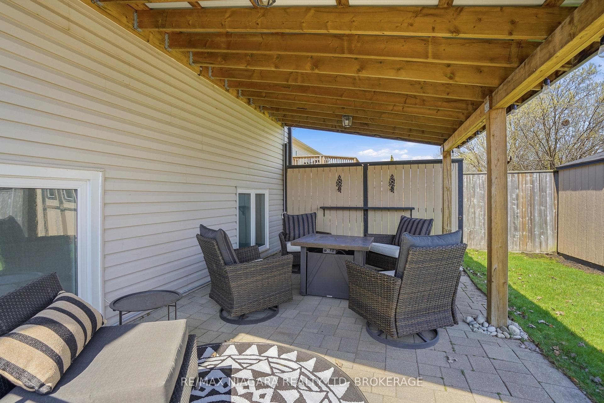 858 Canada Drive photo 43