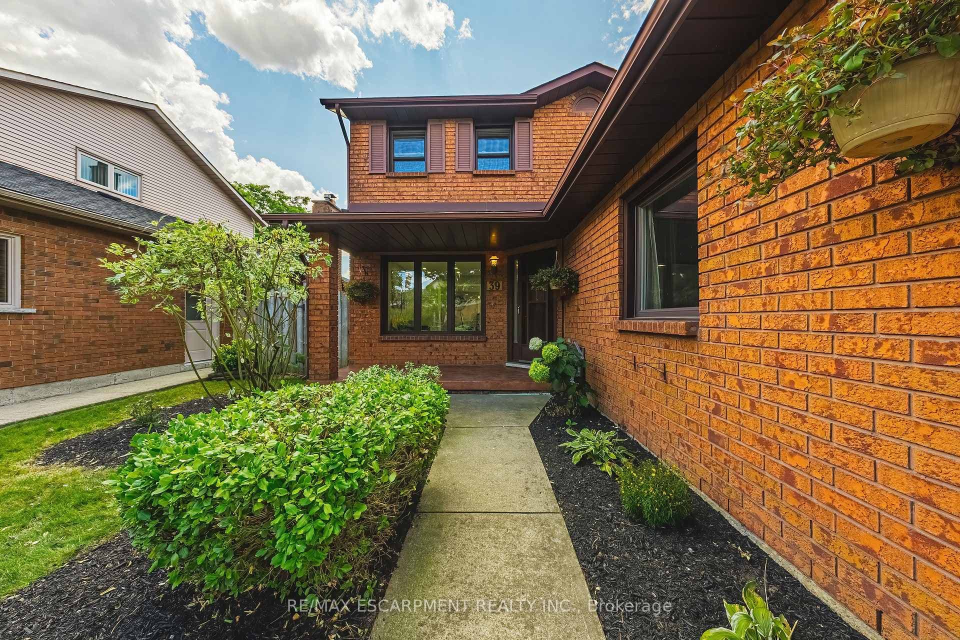 39 Parkwood Crescent photo 3