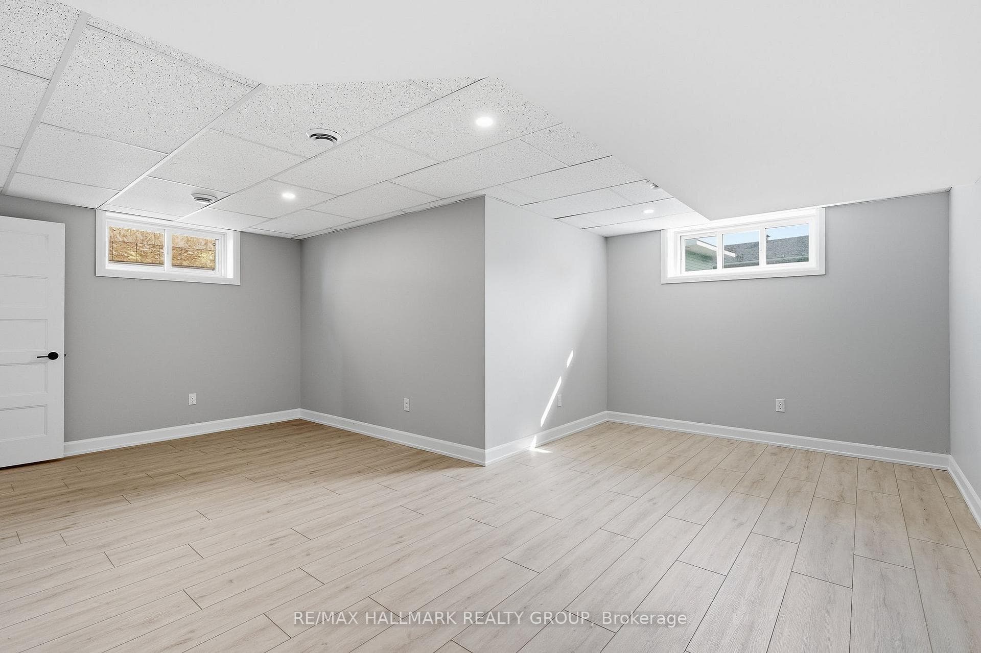 146 ELIZABETH Drive photo 37