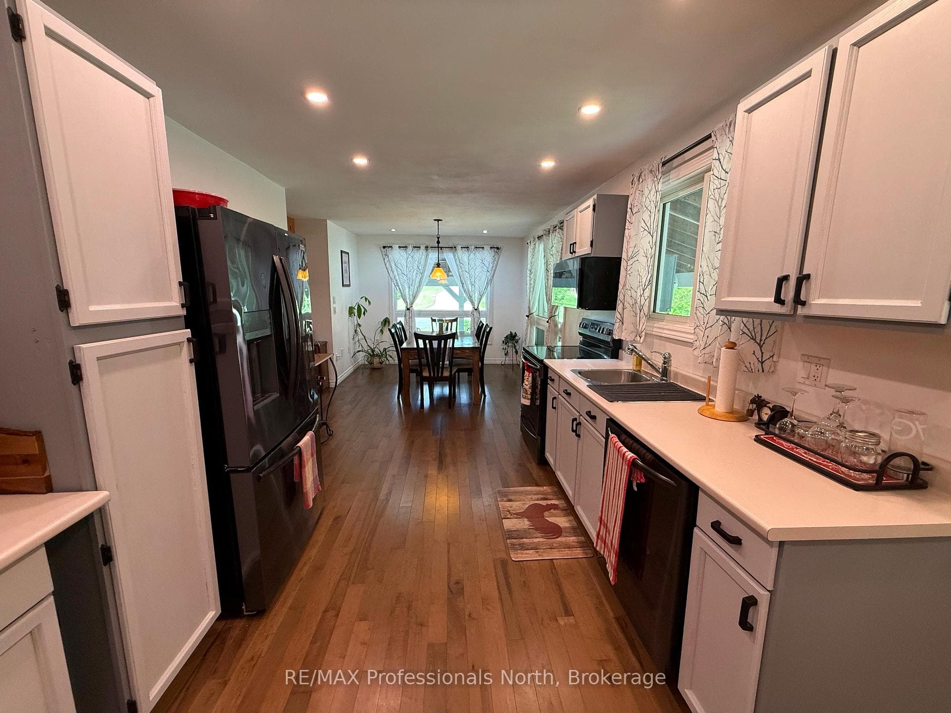 1023 Chester Crescent photo 45