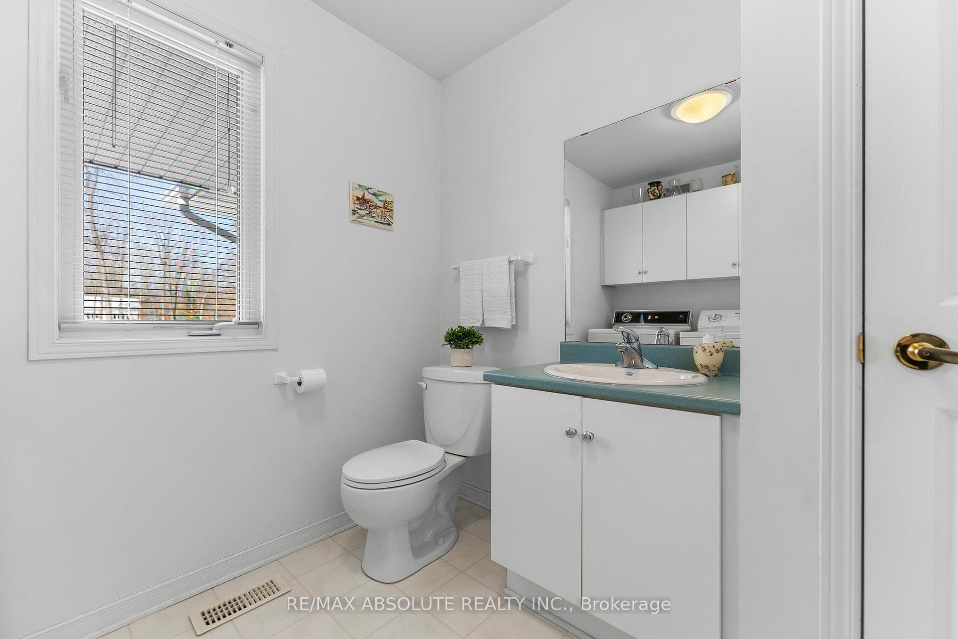 123 Woodridge Crescent photo 19