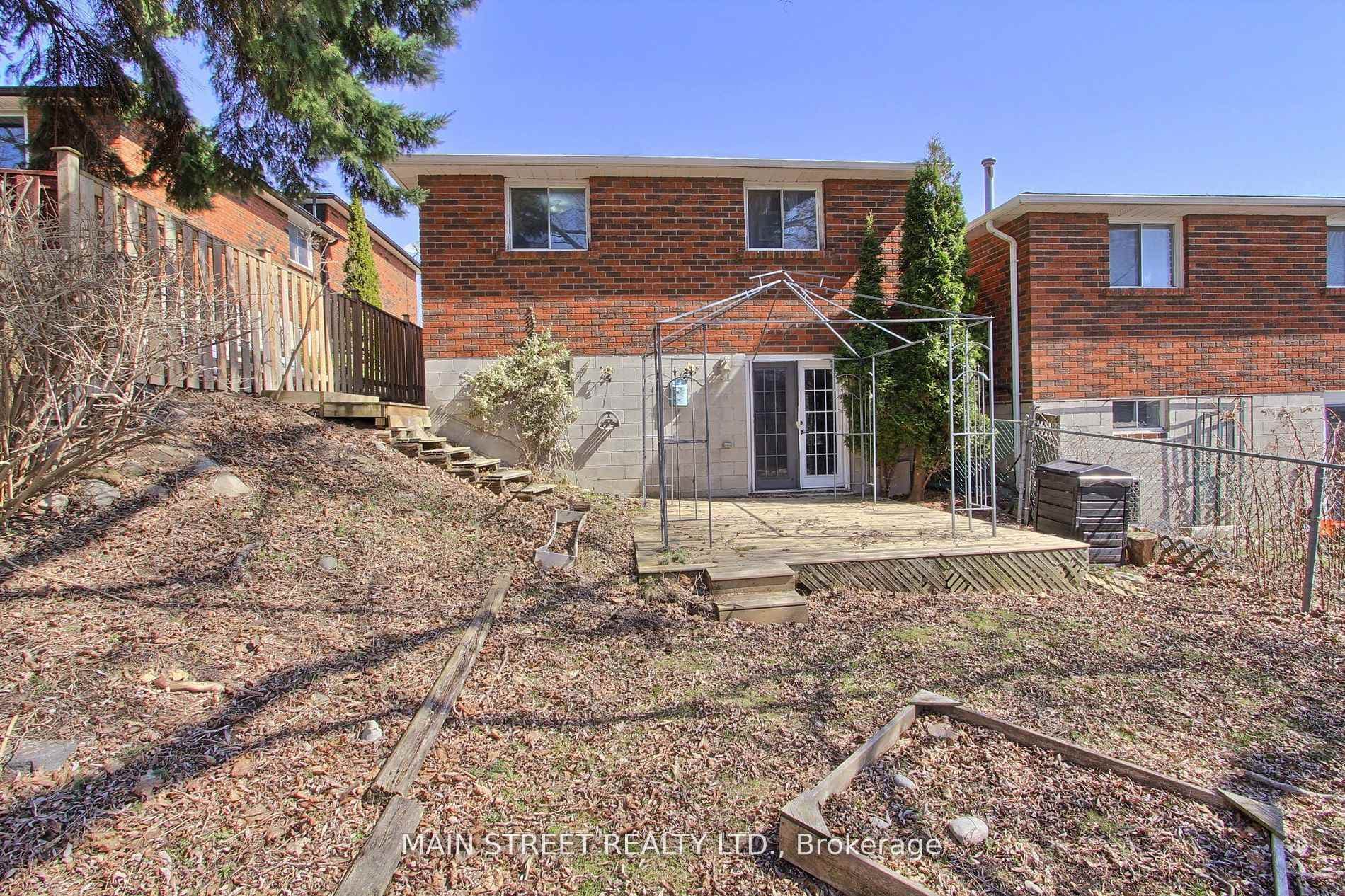 140 Zima Crescent photo 16