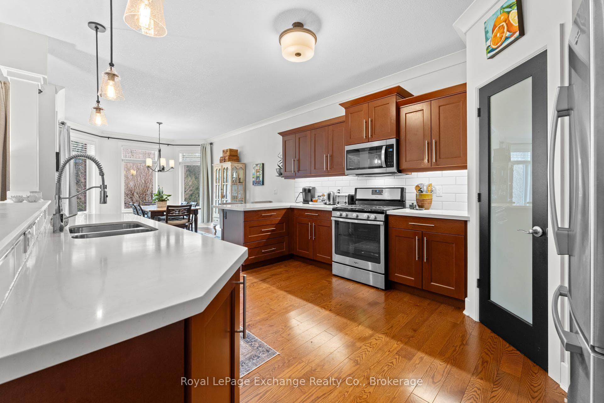 592 Hunter Street photo 19