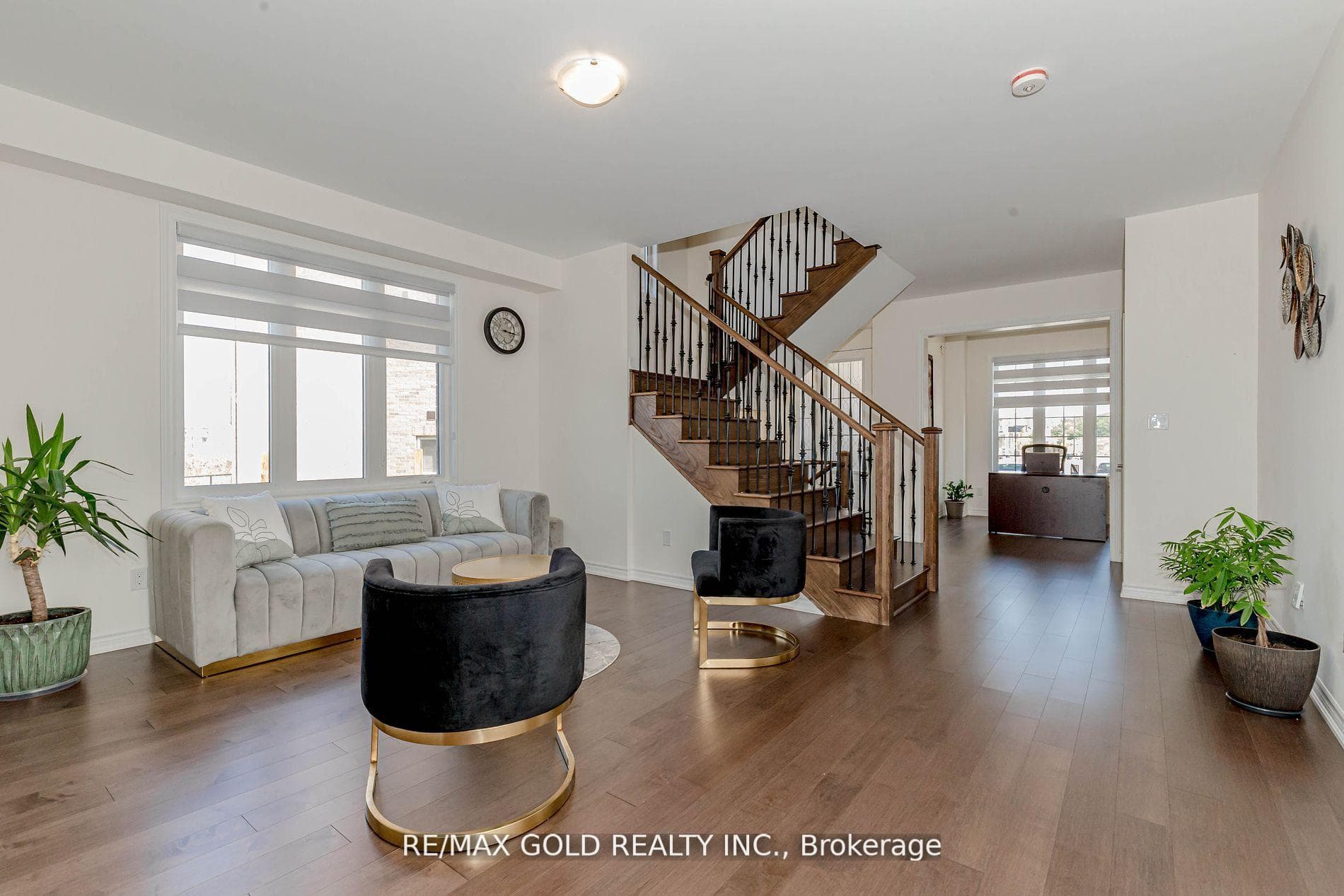 60 Stillwell Crescent photo 7
