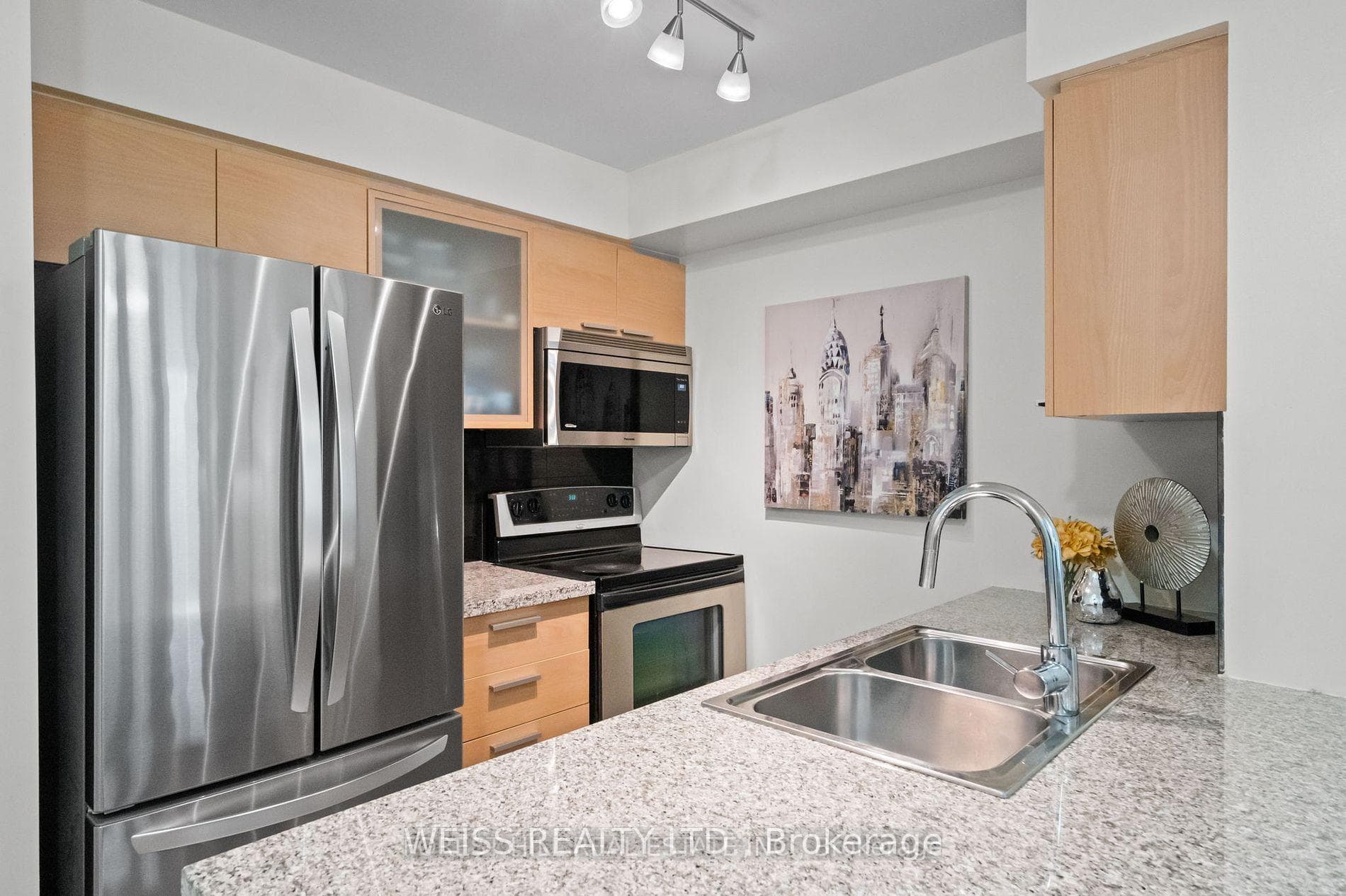 Kitchen with Breakfast Bar