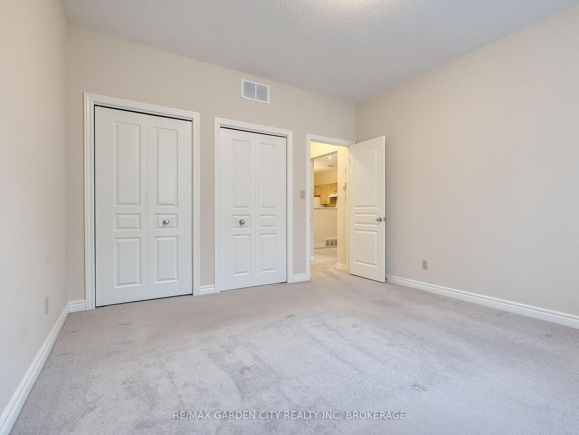 39 Vintners Lane photo 20