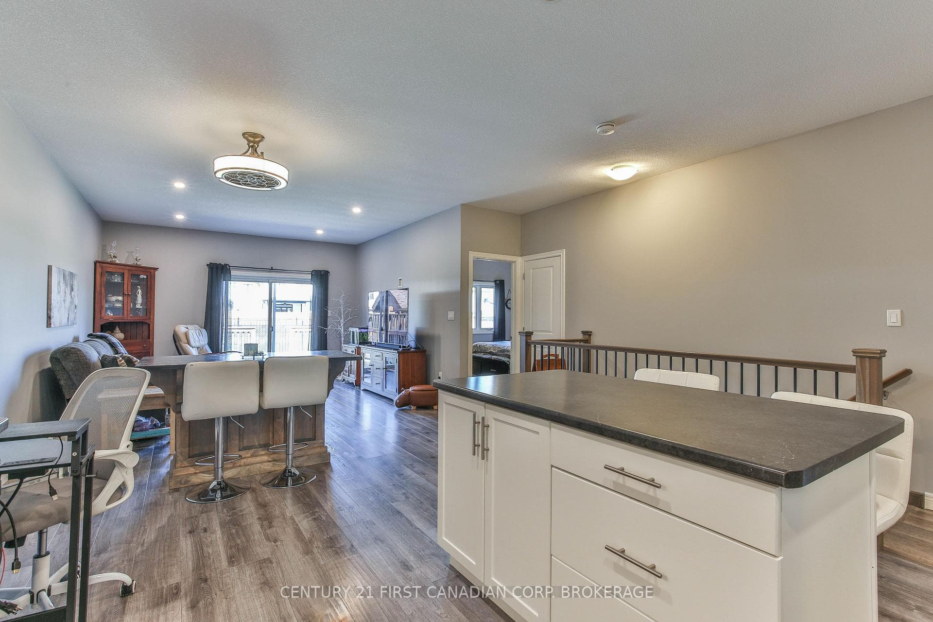 283 Boyd Boulevard photo 9