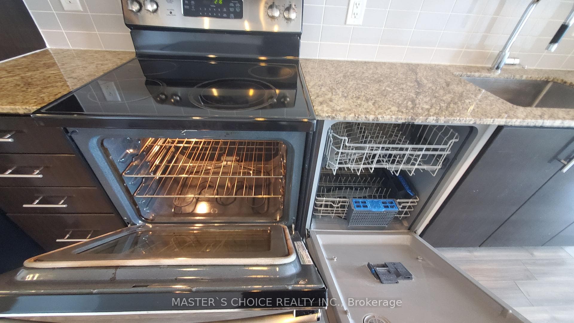 7171 Yonge Street Unit 2311 photo 5
