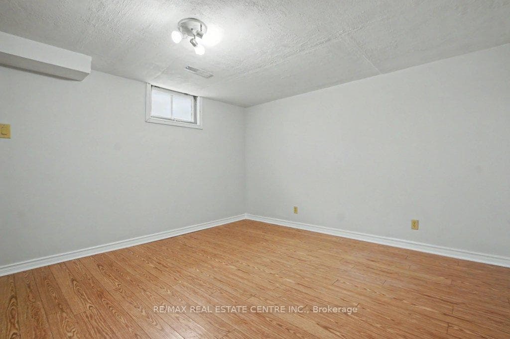 273 Elliott Street photo 27