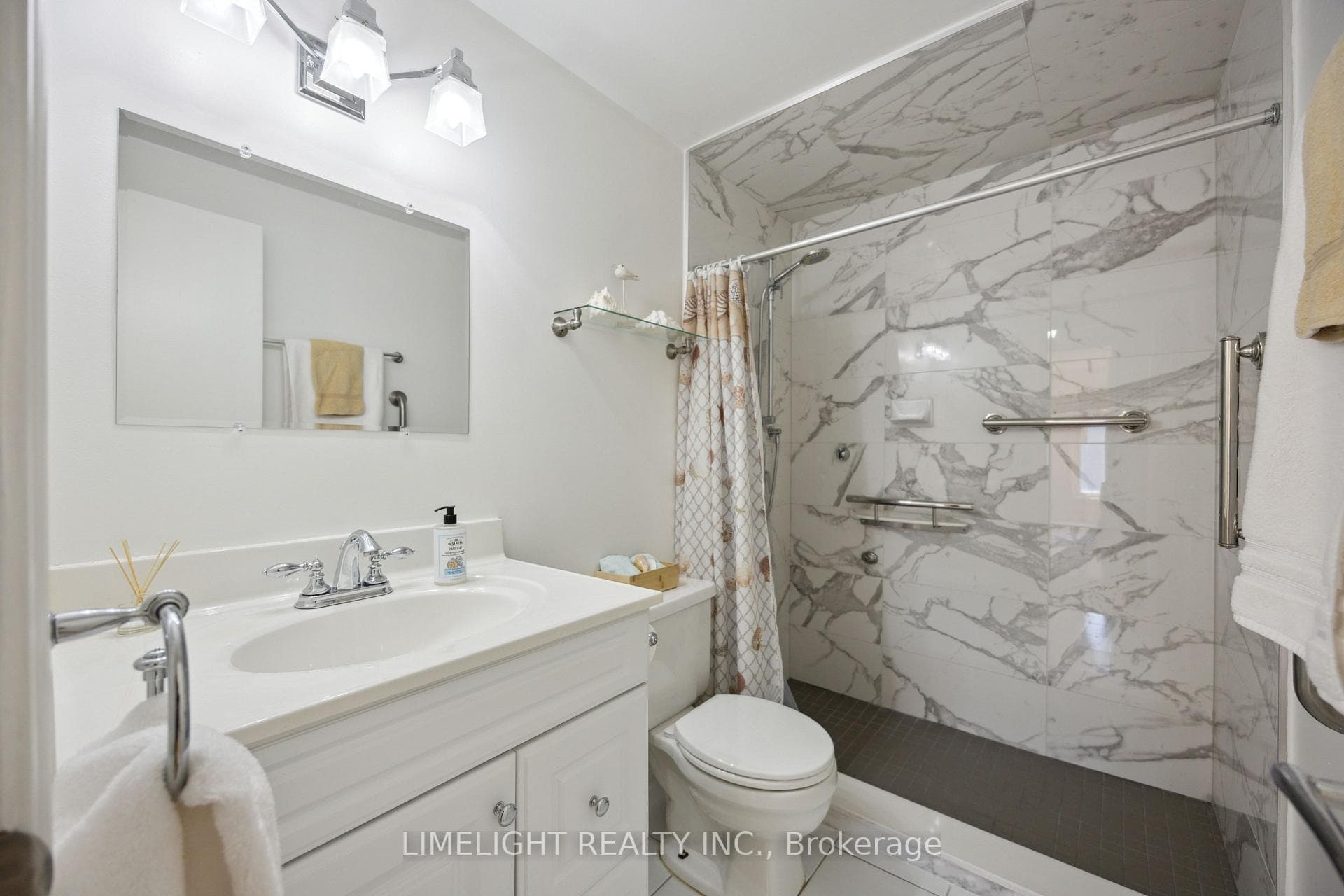 2nd Floor Bathroom