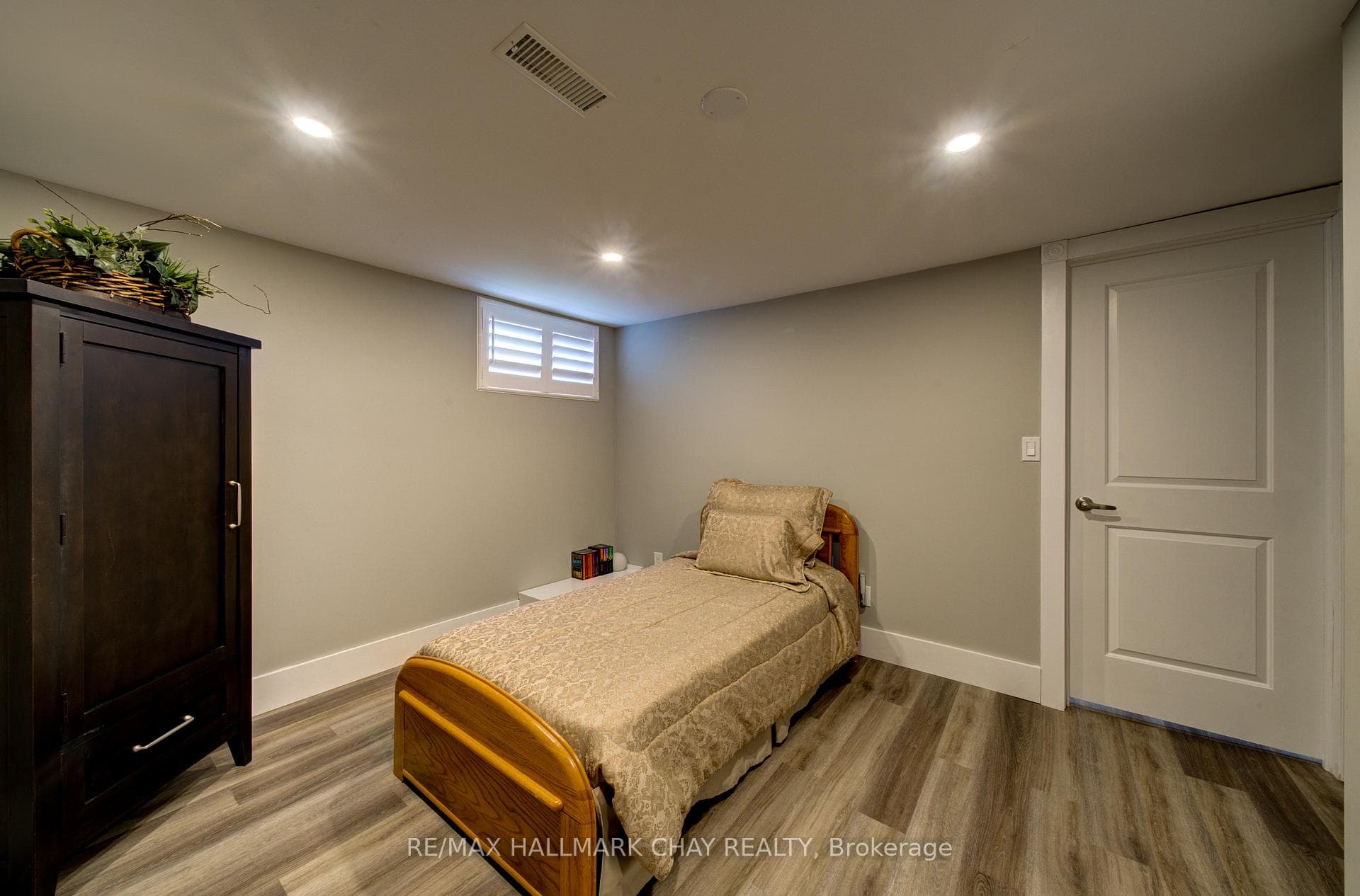 247 St. Vincent Street photo 20